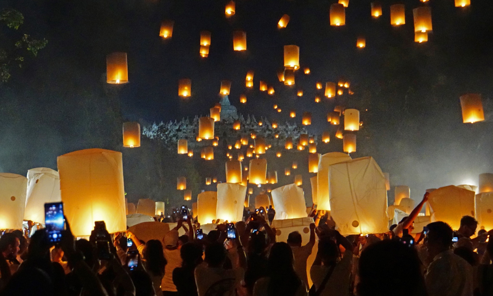 Perayaan Waisak Gerakkan Perekonomian Seputar Borobudur