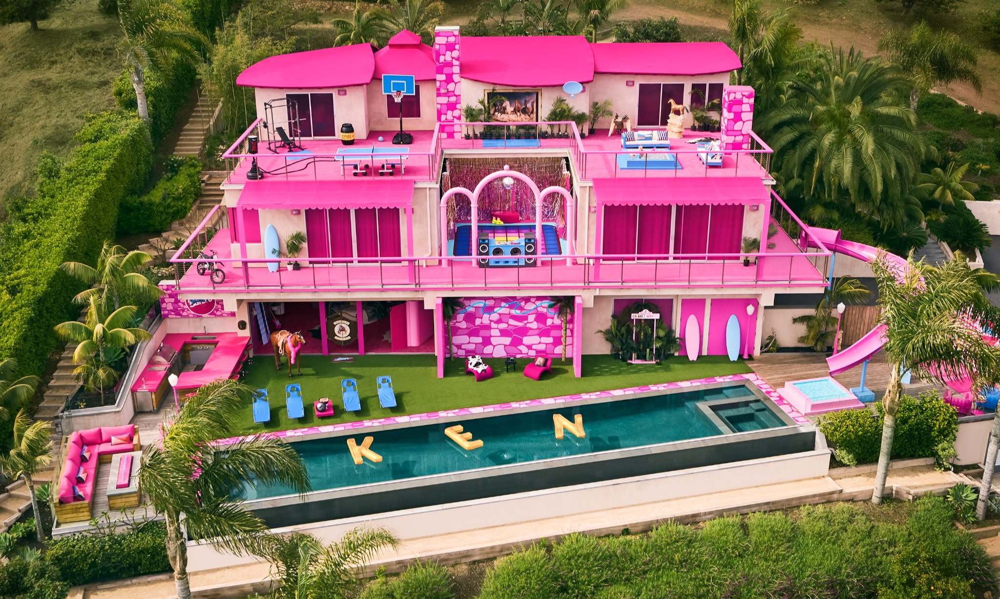 Malibu DreamHouse Barbie Kembali Hadir, Tertarik Menginap?