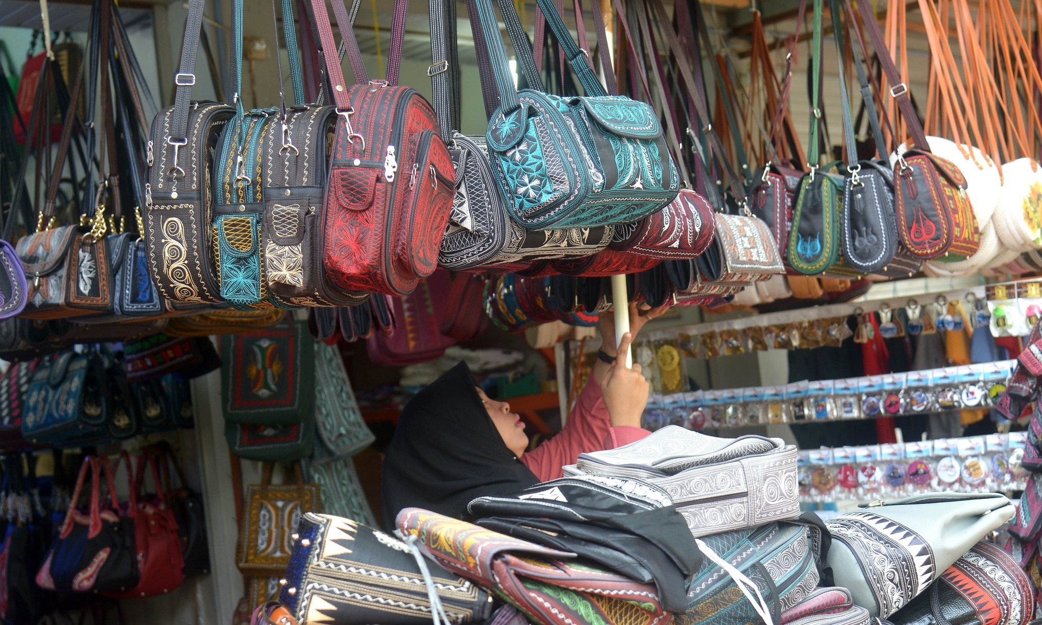 Pemerintah Turunkan Target Penyaluran KUR 2023 Jadi Rp297 T