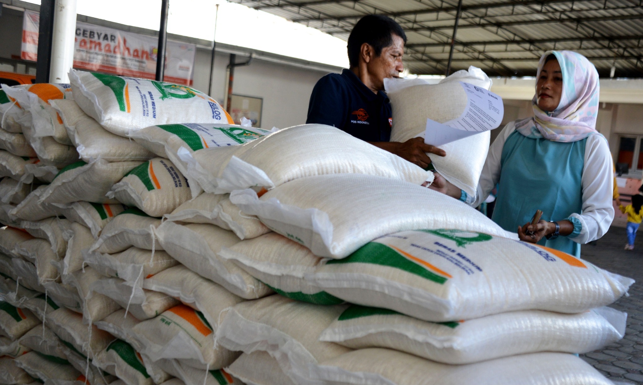 Mulai Oktober, Pemerintah Anggarkan Rp8 T Untuk Tambahan Bantuan Beras