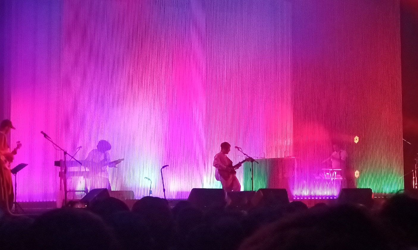 Efek Rumah Kaca Membius Penonton Di Konser Rimpang