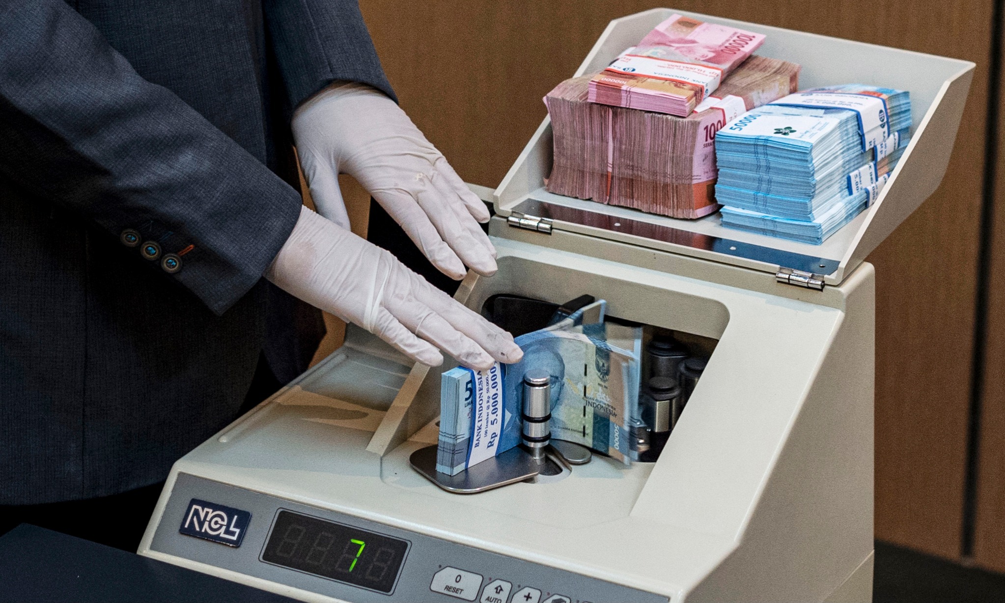 OJK Bakal Rilis Aturan Dividen Bank, Apa Kata Pengamat?