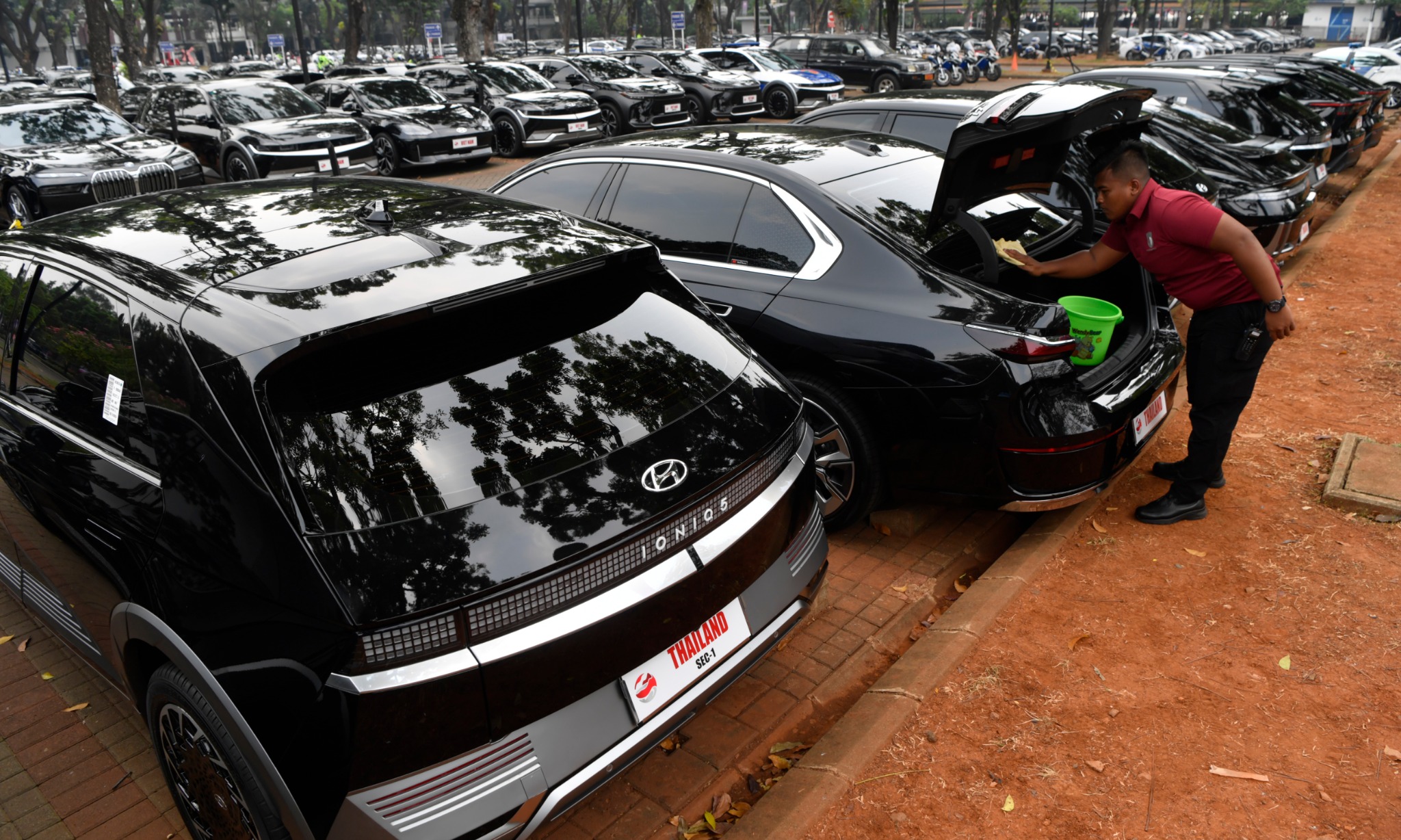 Aral Penghambat Kendaraan Listrik Pejabat