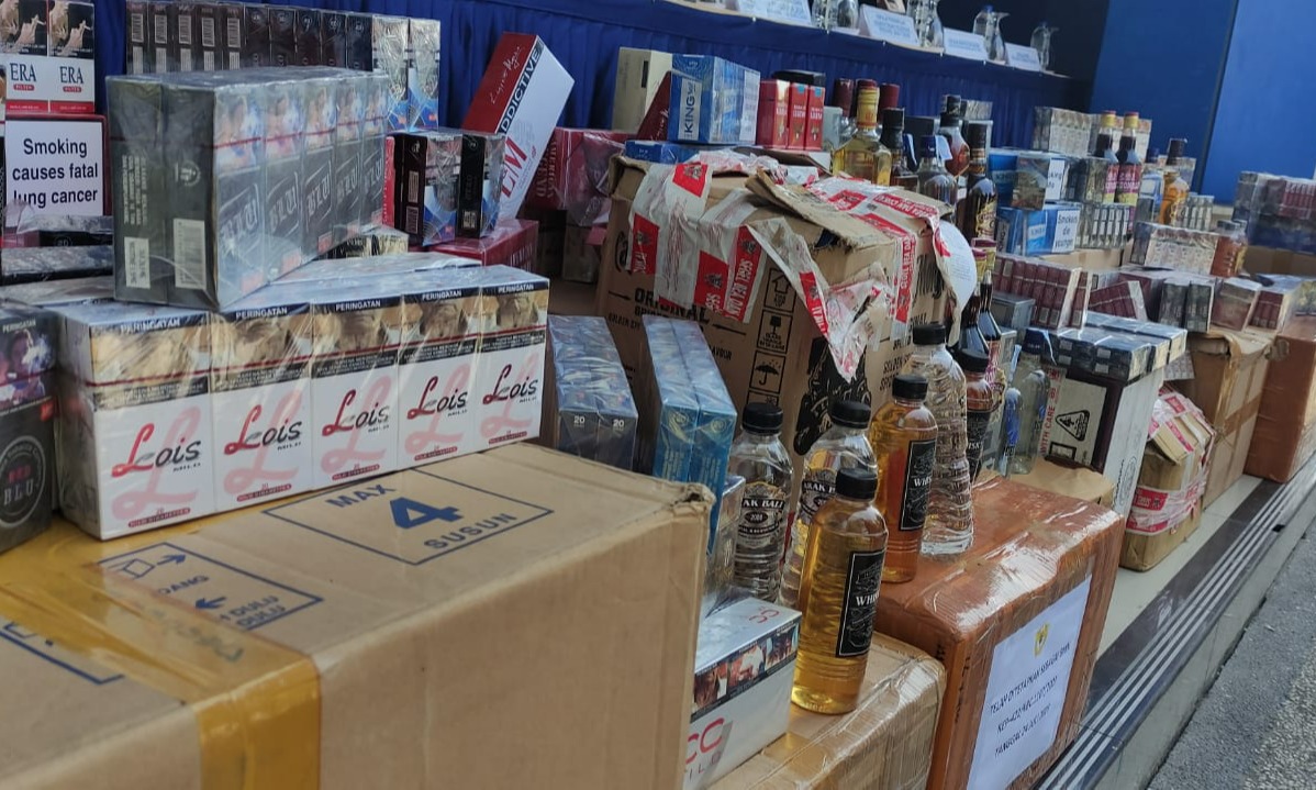 Bea Cukai Jatim Musnahkan Tembakau dan Alkohol Ilegal Senilai Rp10 M