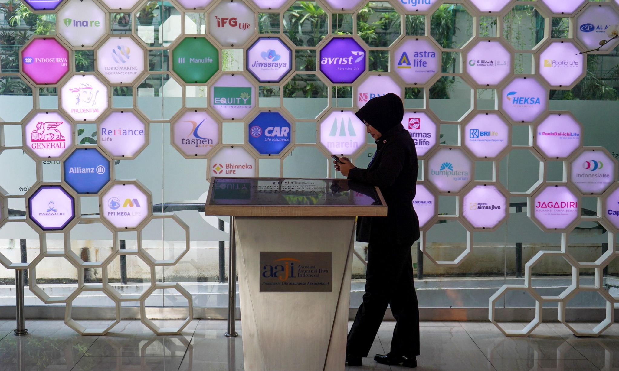 OJK: Pertumbuhan Industri Asuransi Masih Negatif