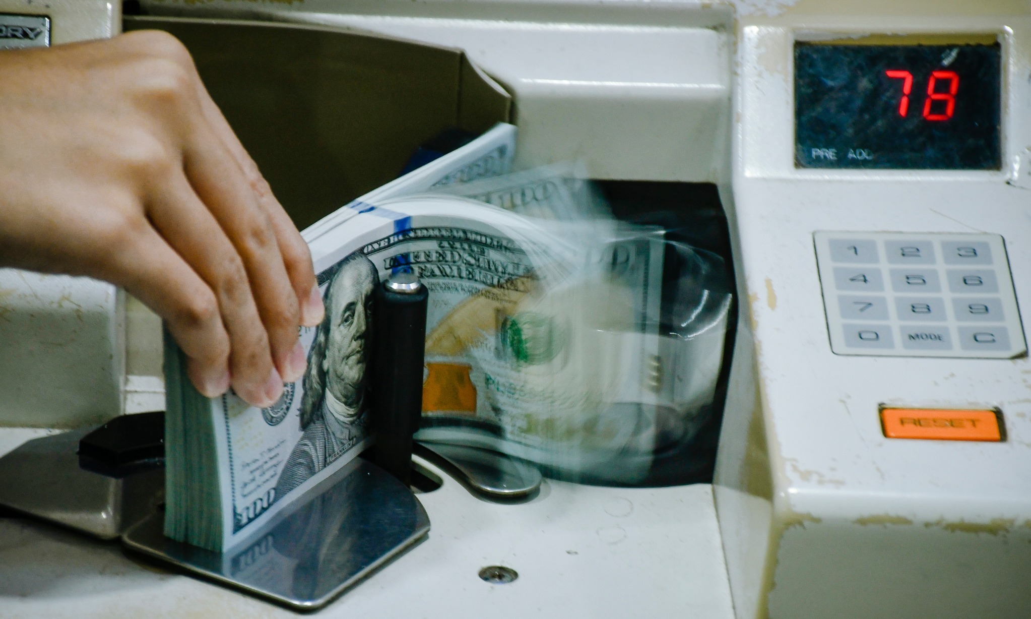 Melesu, Sepekan Terakhir Asing Lepas Aset Dana Rp2,5 Triliun