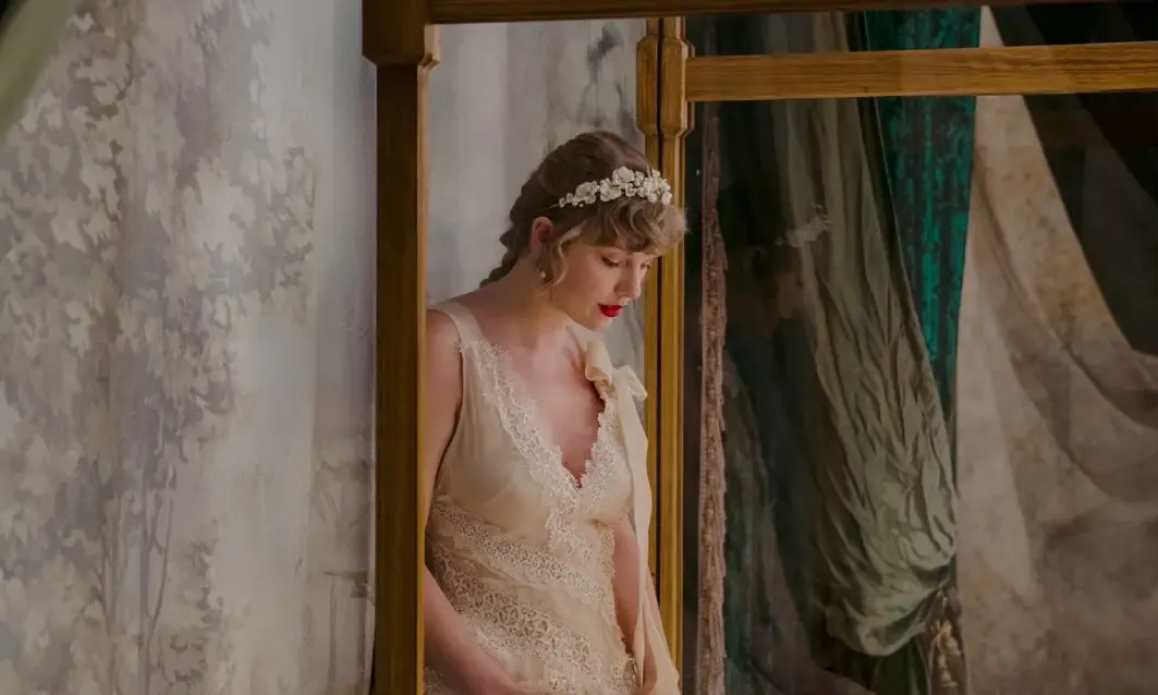 "Cruel Summer" Taylor Swift Puncaki Billboard