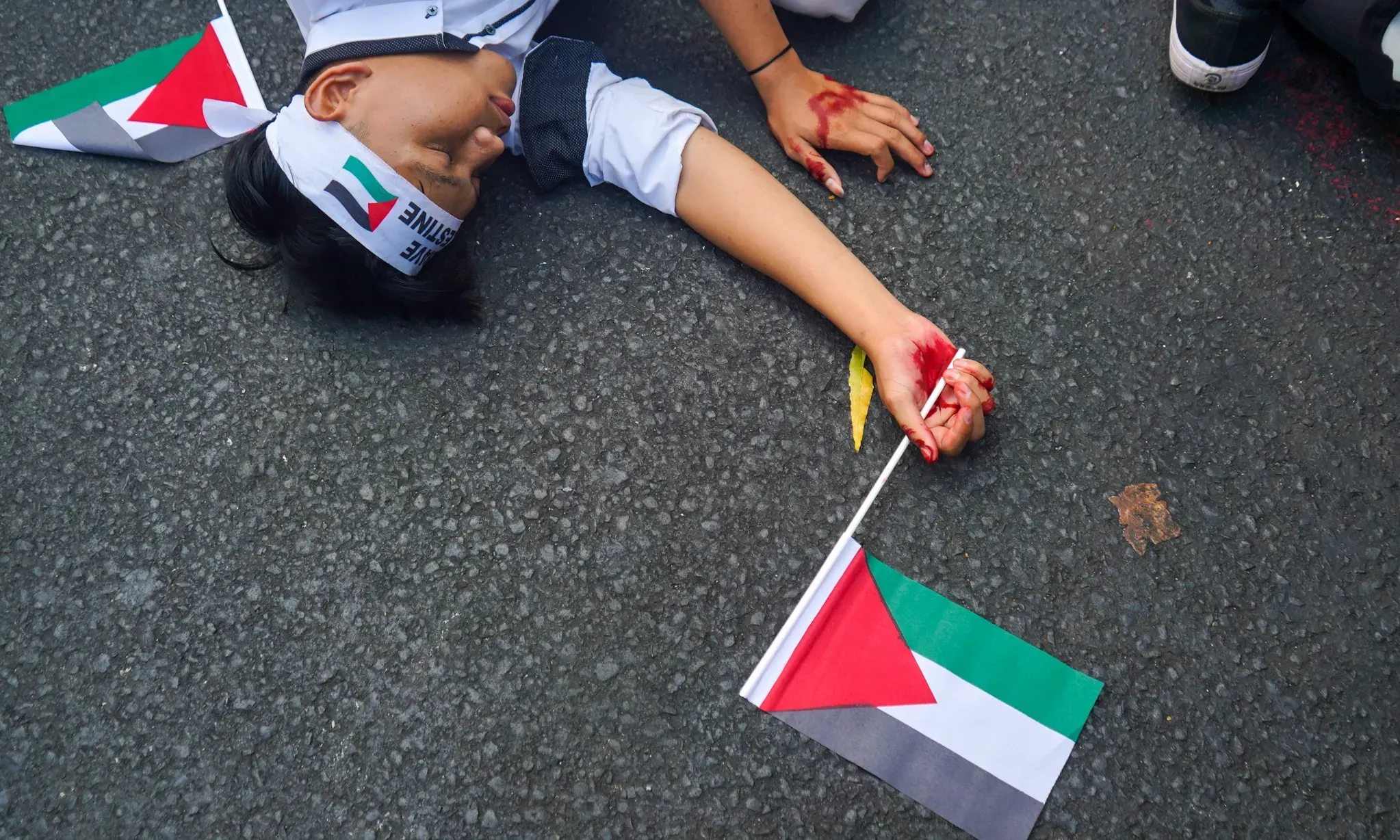 Anggota DPR Kenakan Syal Bendera Palestina