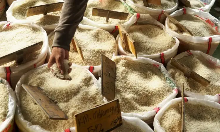 BPS: Beras dan Bensin Kerek Inflasi Oktober 0,17%