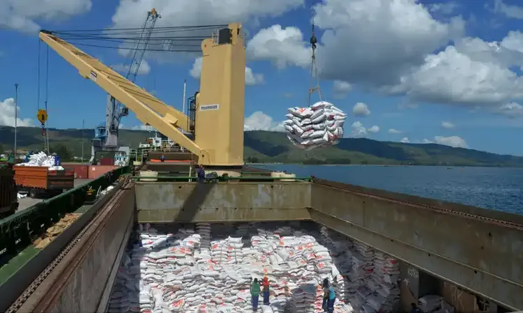 3.500 Ton Beras Impor Asal Kamboja Tiba di Jateng