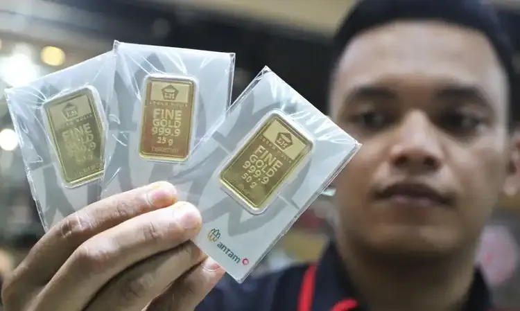 Lanjut Melemah, Harga Emas Antam Dihargai Rp1,087 Juta