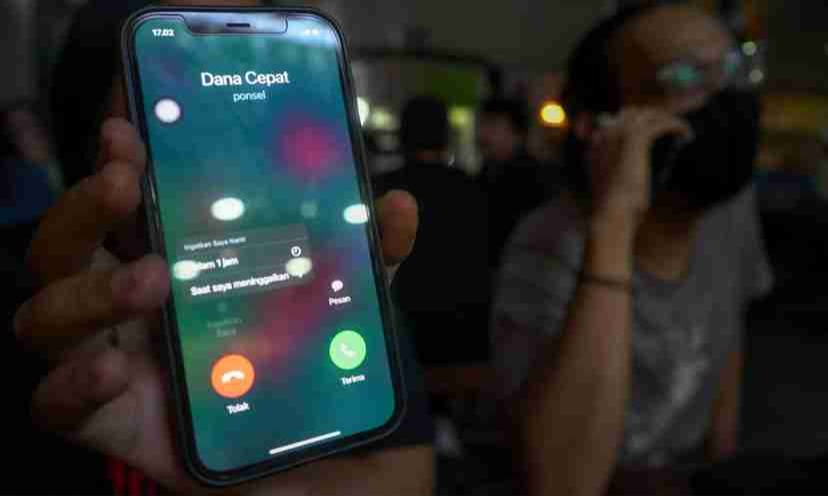 OJK Bakal Batasi Pinjam Pinjol Maksimal Tiga Aplikasi