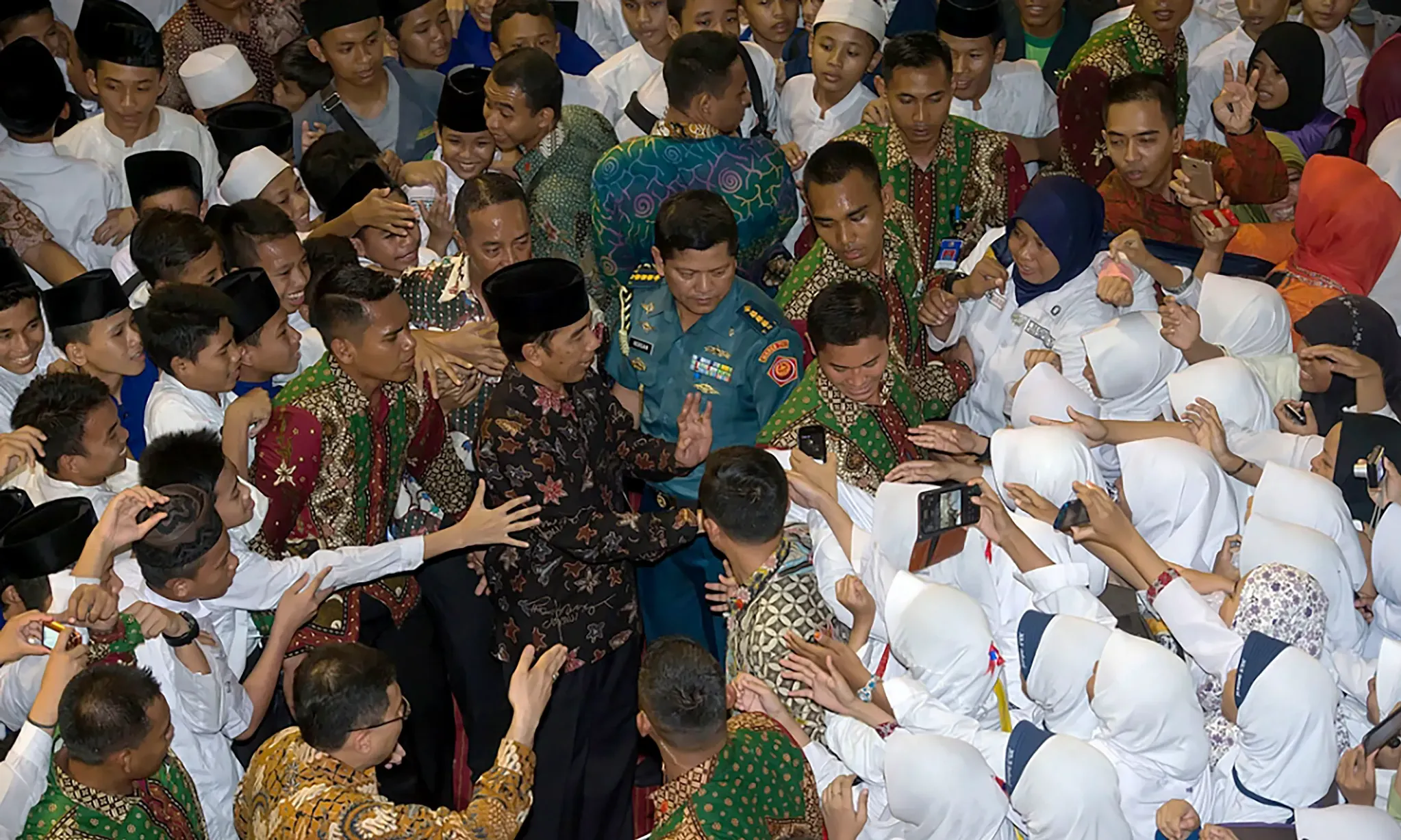 Berebut Suara Santri