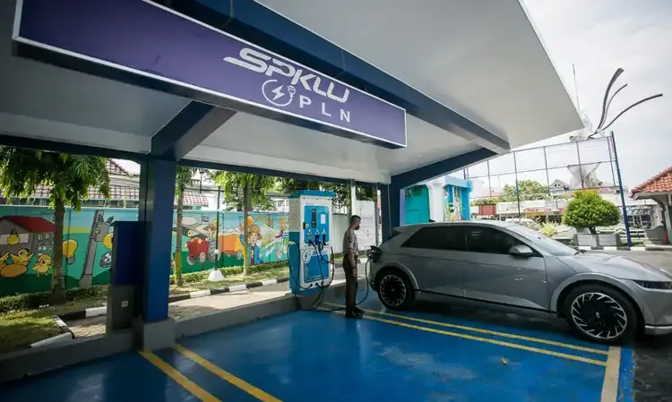 Erick Thohir: Pejabat BUMN Wajib Pakai Kendaran Listrik