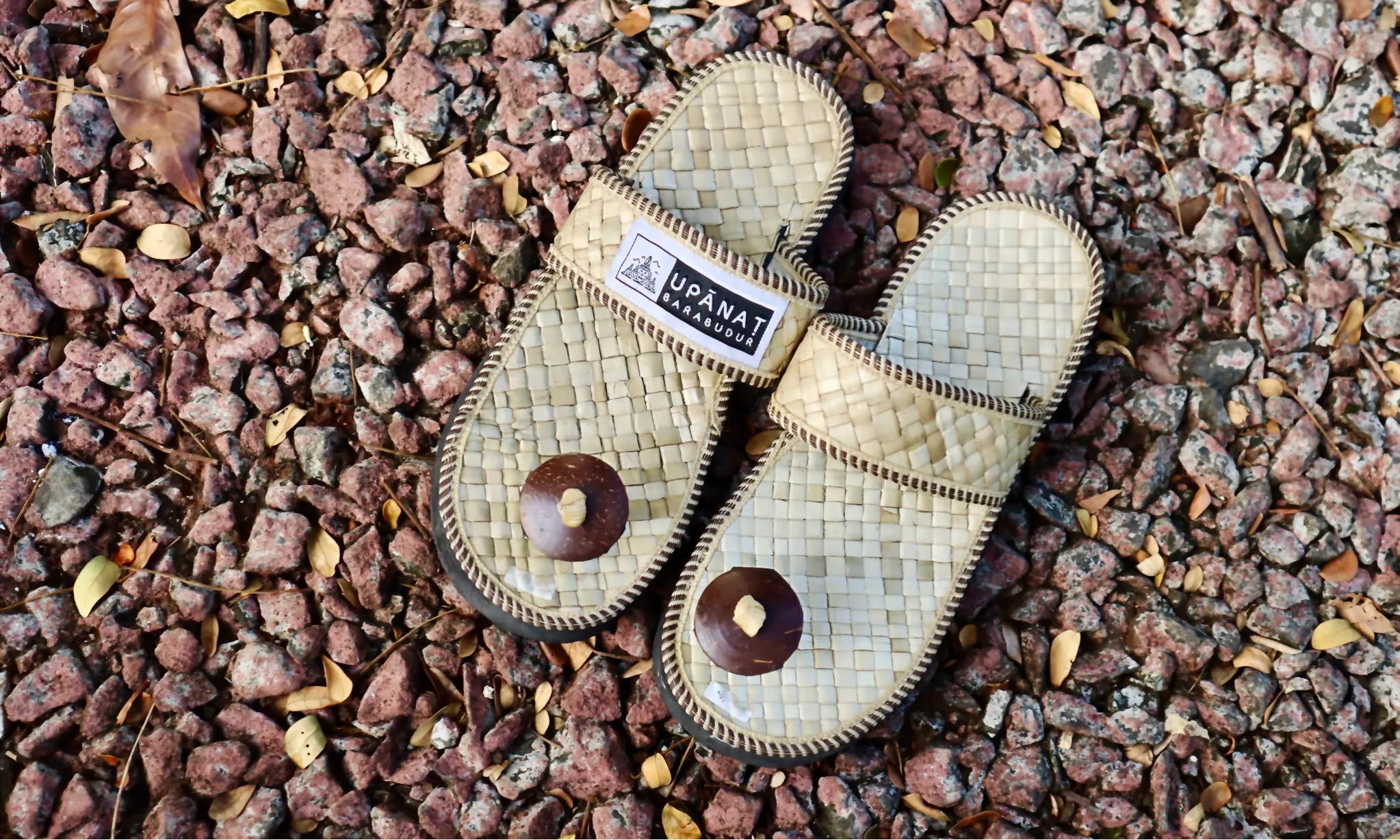 Mengenal Sandal Upanat, Alas Kaki Wajib Naik Ke Borobudur