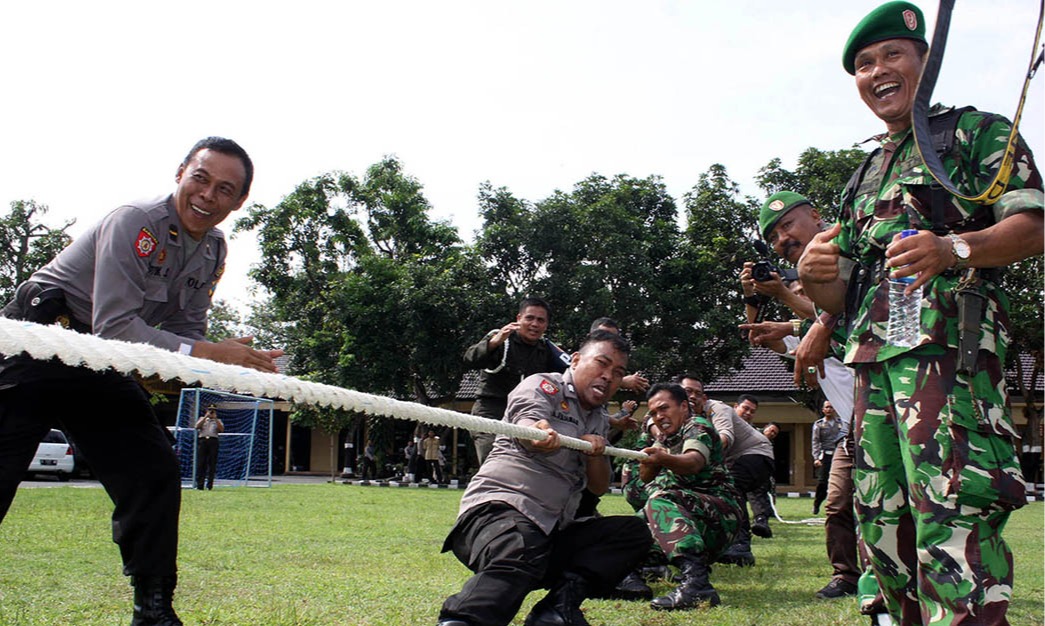 Jokowi Sebut Beragam Faktor Menaikkan Gaji TNI dan Polri