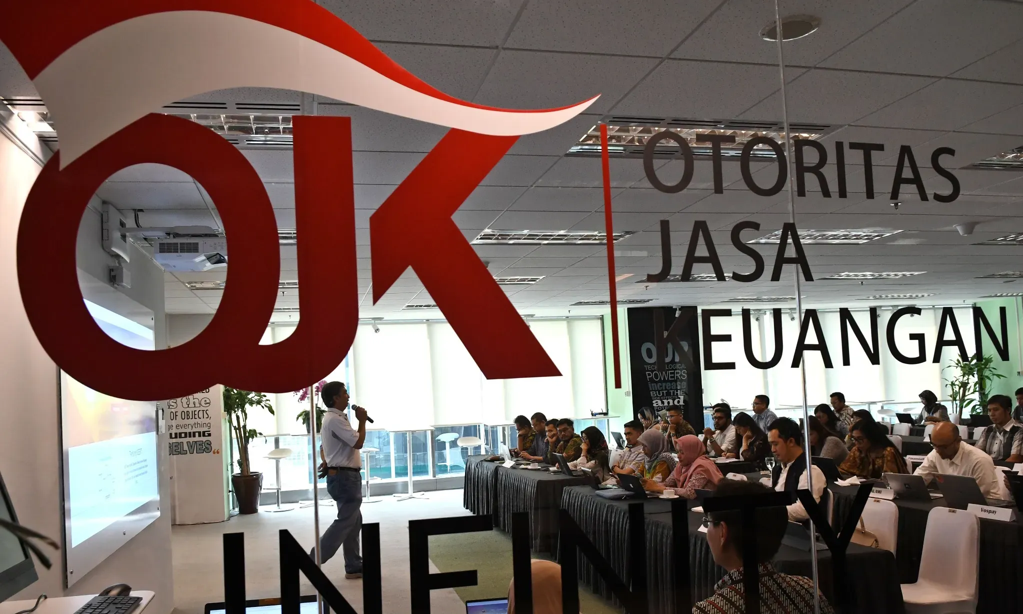 OJK Masih Mengkaji Peralihan Produk Derivatif Dari Bappebti