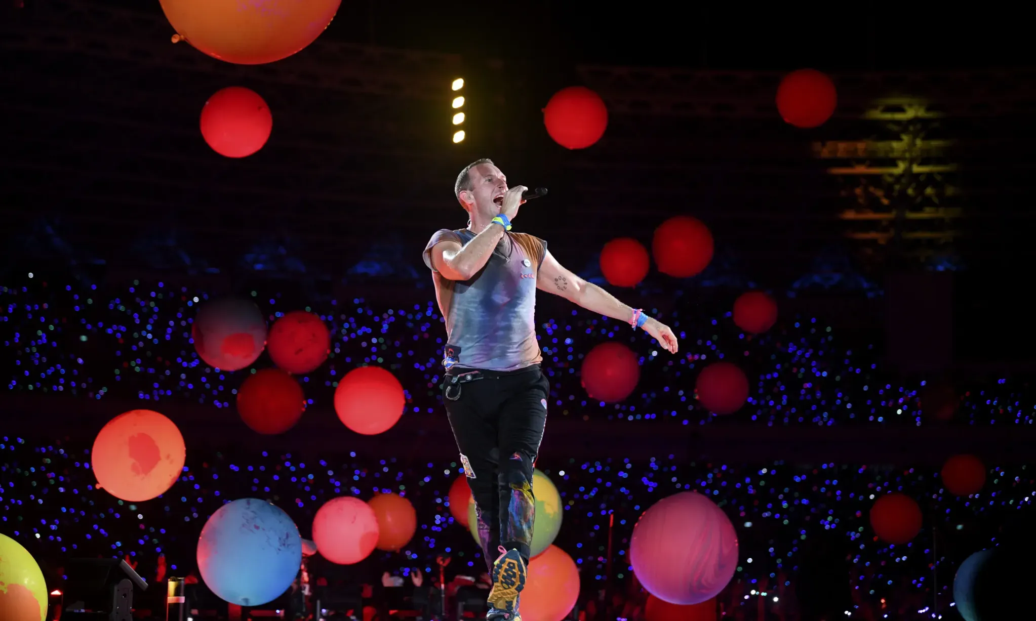 Chris Martin Ciptakan Lagu Soal Kemacetan Manila