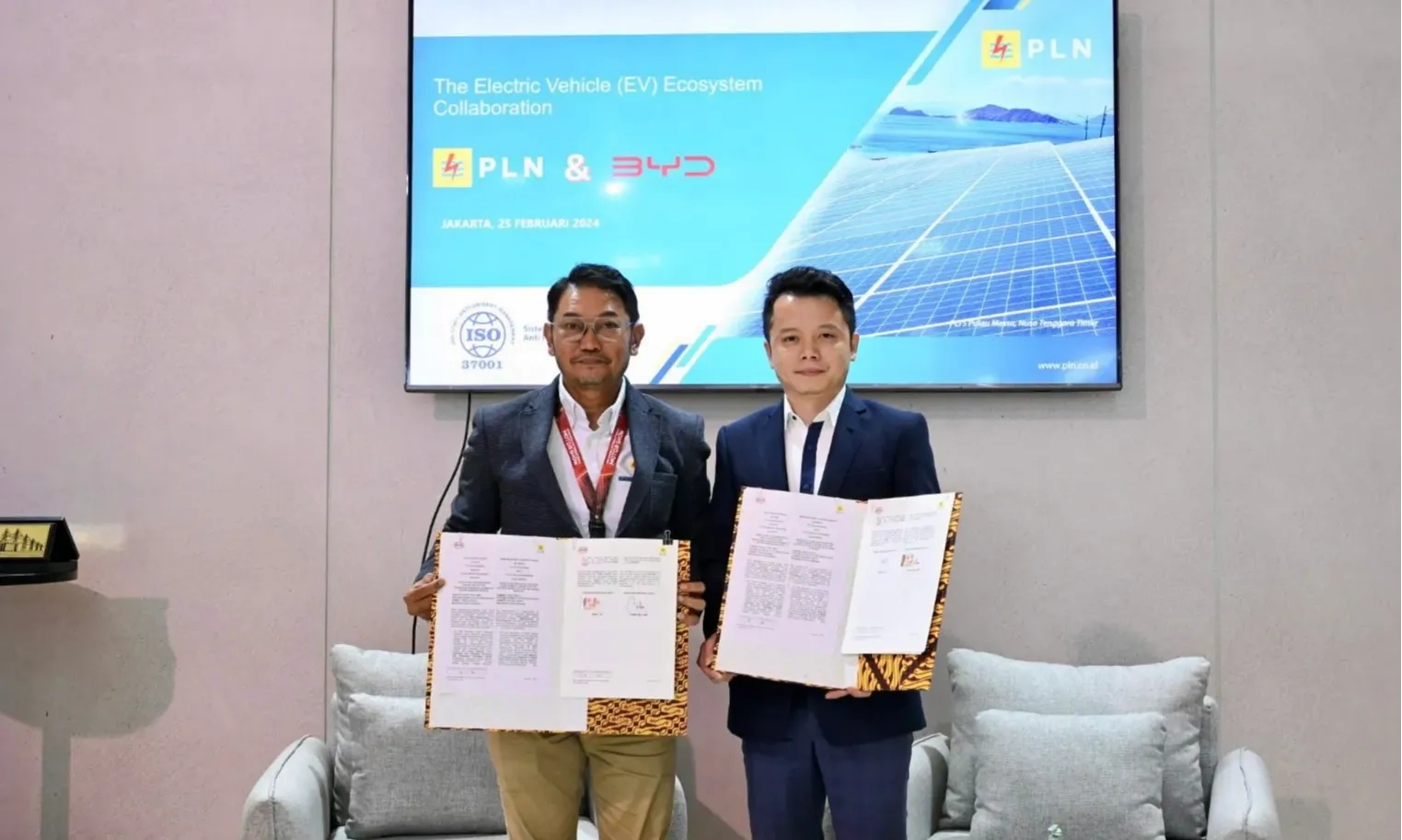 PLN Kantongi Kerja Sama Dengan BYD Untuk Pengembangan Home Charging EV