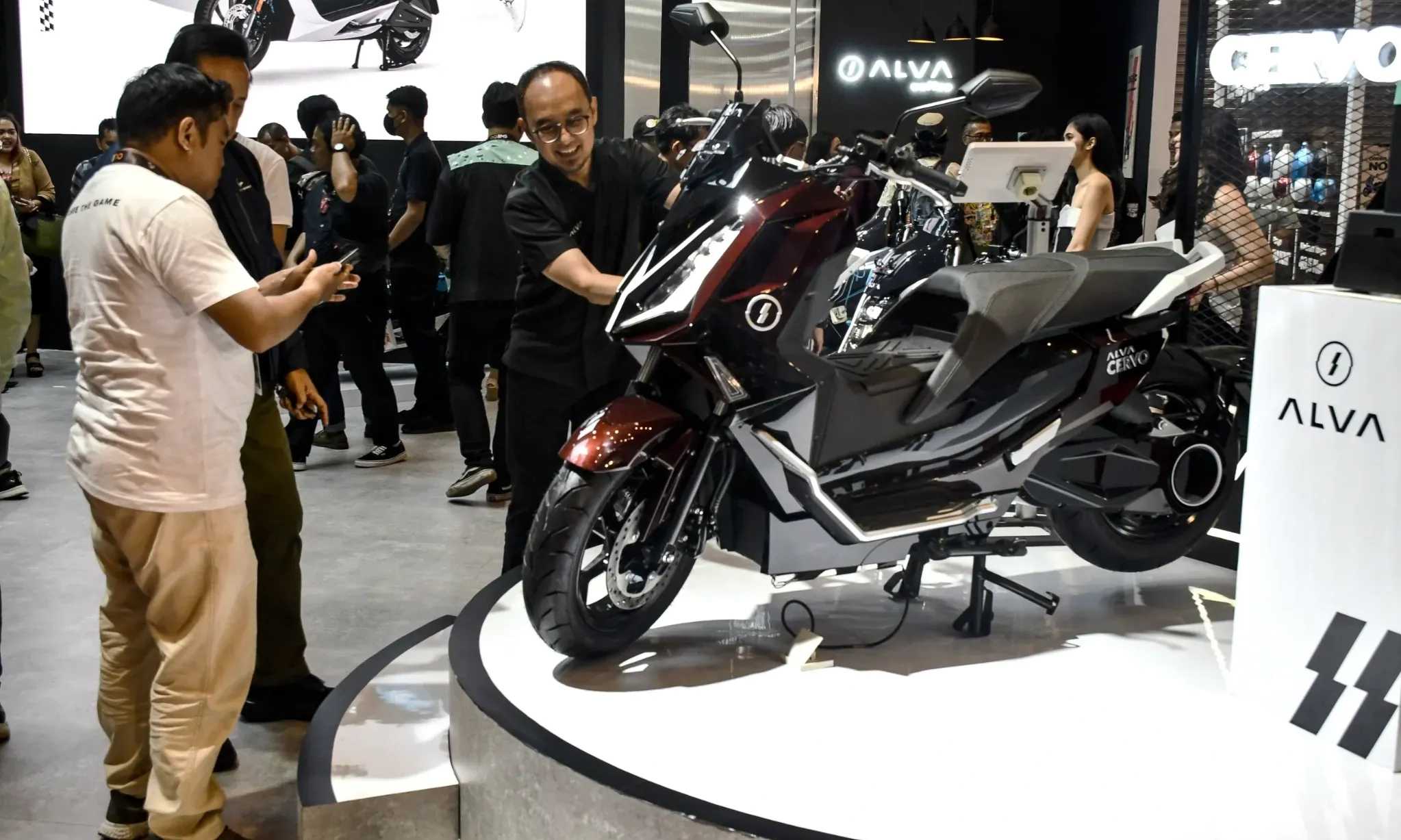 OJK Akui Belum Atur Asuransi Kendaraan Listrik Secara Khusus