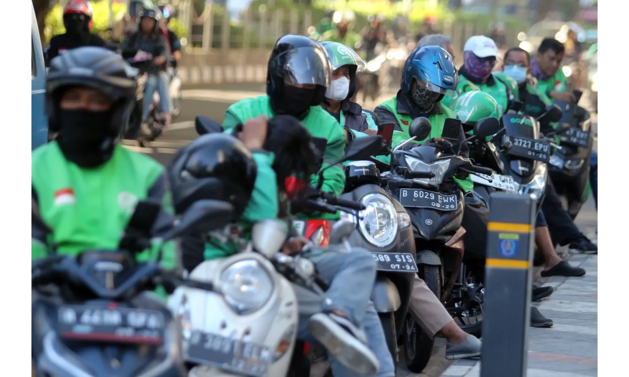 Menaker Upayakan Ojek <i>Online</i> Dan Kurir Dapat THR