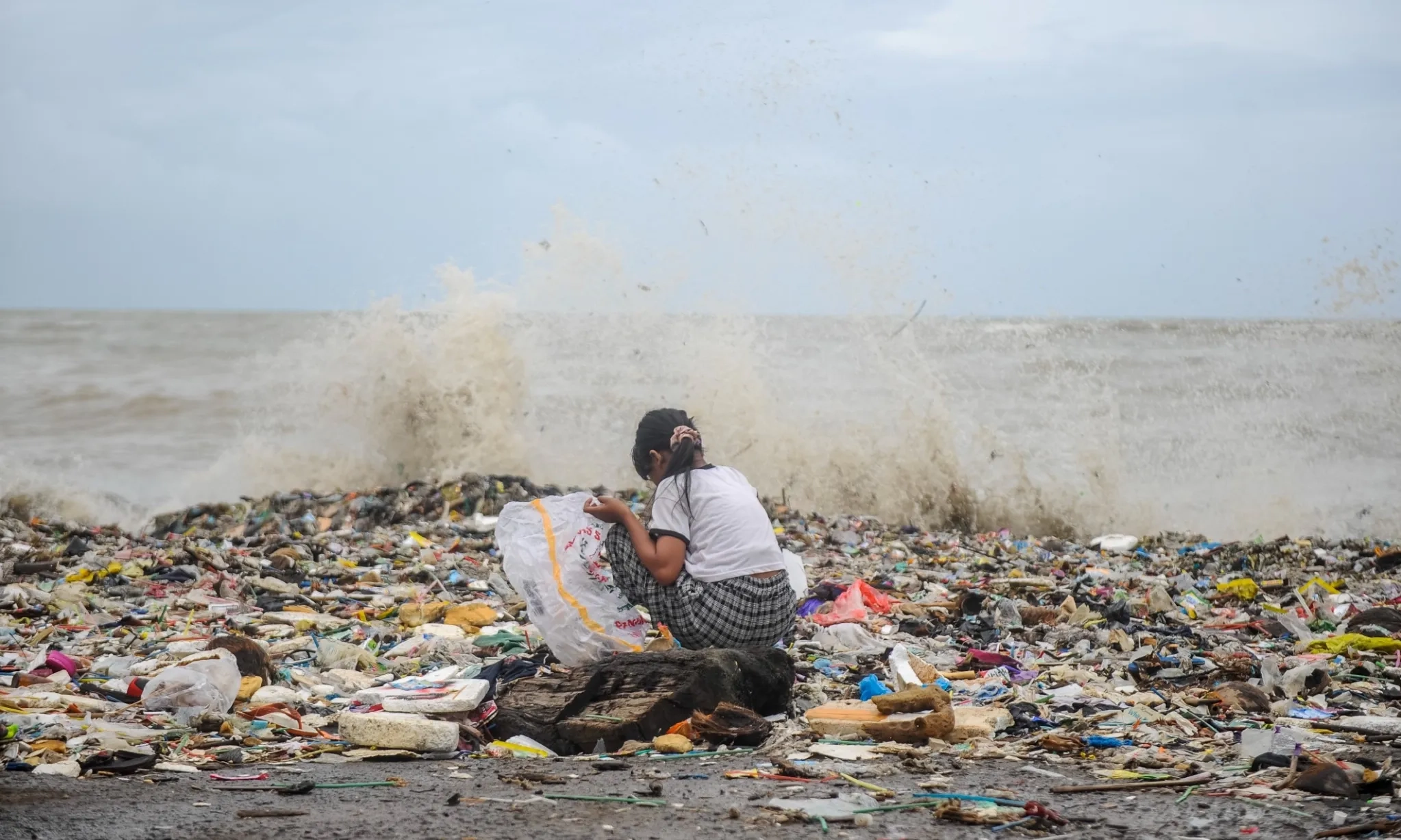 Warga Diiimbau Hati-hati Ngabuburit Di Pantai