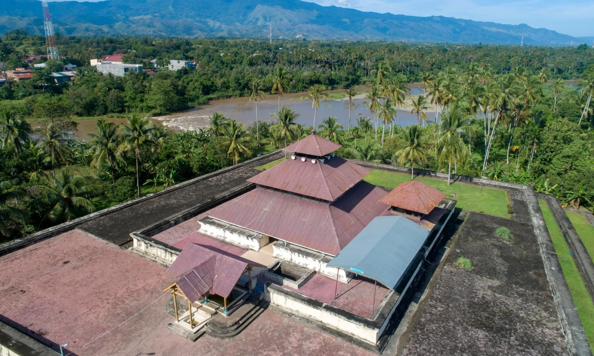 Kisah Masjid Tuha Indrapuri Yang Dibangun Di Lahan Bekas Candi