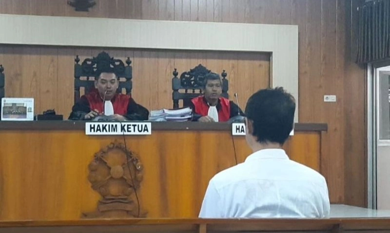 <p>PN Jepara Vonis 7 Bulan Aktivis Lingkungan Karimunjawa</p>