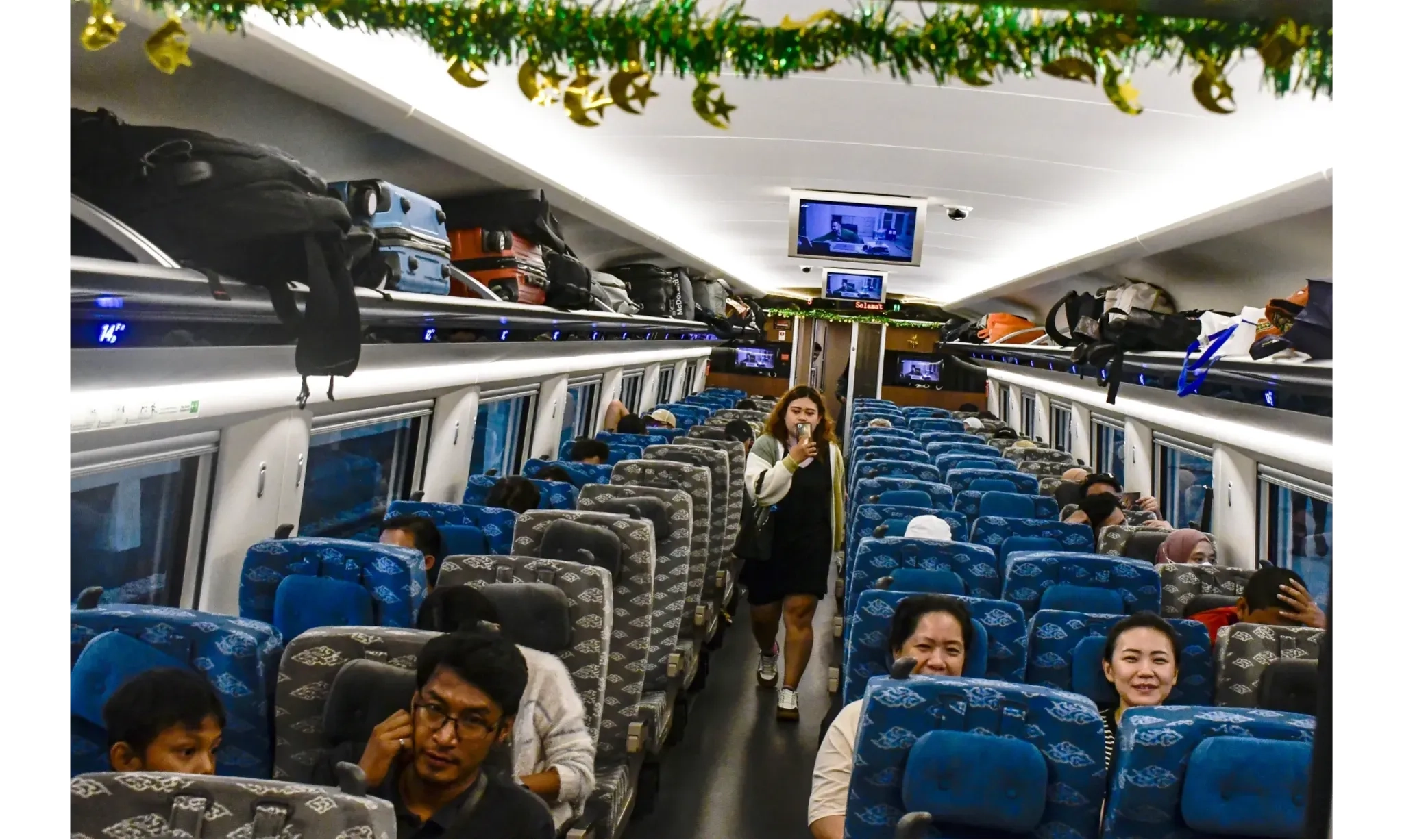 <p id="isPasted">Baru, Calon Penumpang Whoosh Kini Bisa <em>Refund</em> Dan <em>Reschedule</em> Daring</p>