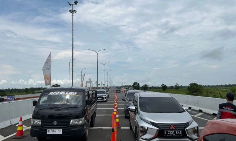 <p id="isPasted">H+4 Lebaran, Lalin Tol Trans Sumatera Naik 113% Dibanding Normal</p>