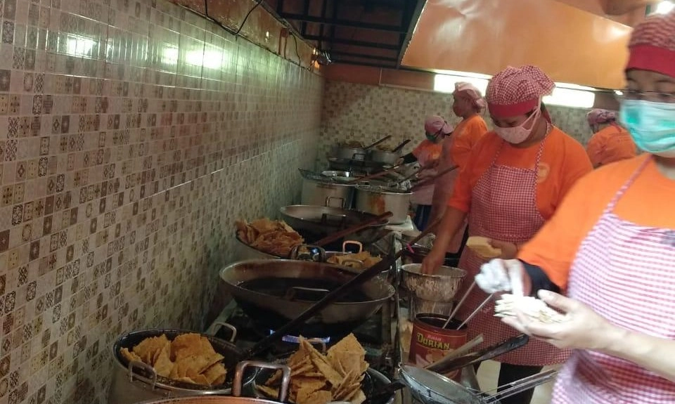 <p id="isPasted">Keripik Tempe Rohani; Dari Usaha Rumah Jadi Merek Terkenal&nbsp;</p>