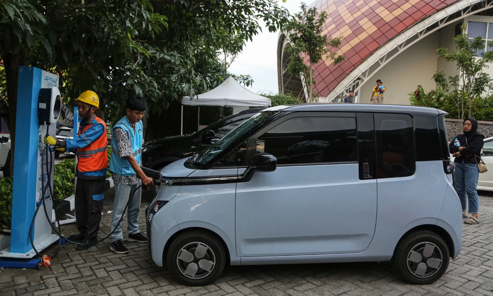 <p>Eksistensi Infrastruktur Dan Prospek Kendaraan Listrik</p>