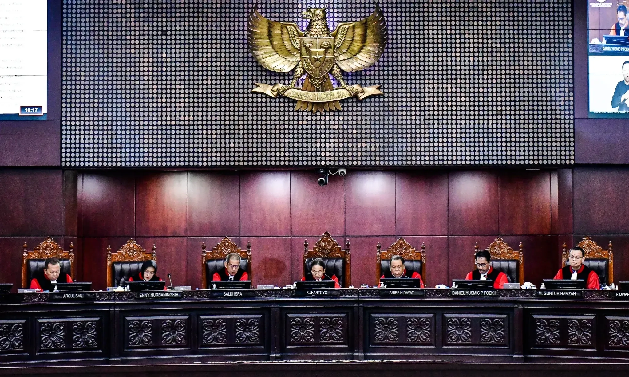 <p>MK Siagakan Tukang Pijat Dan Dokter Untuk Hakim</p>