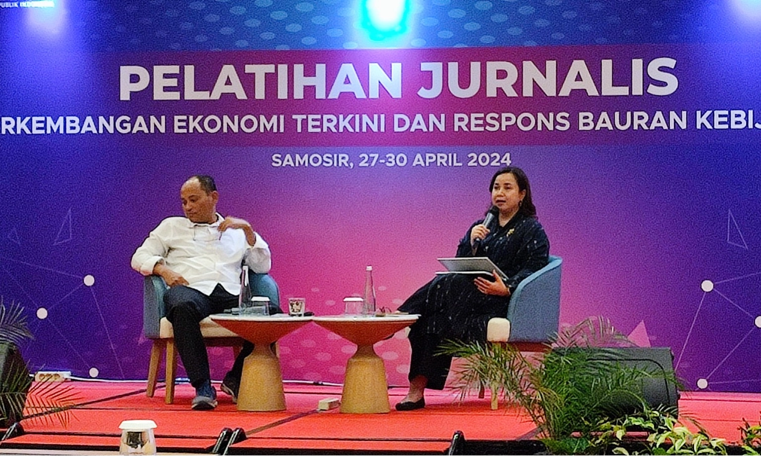 <p id="isPasted">BI: Pedagang Dilarang Menagih Biaya MDR QRIS 0,3% Ke Pembeli</p>