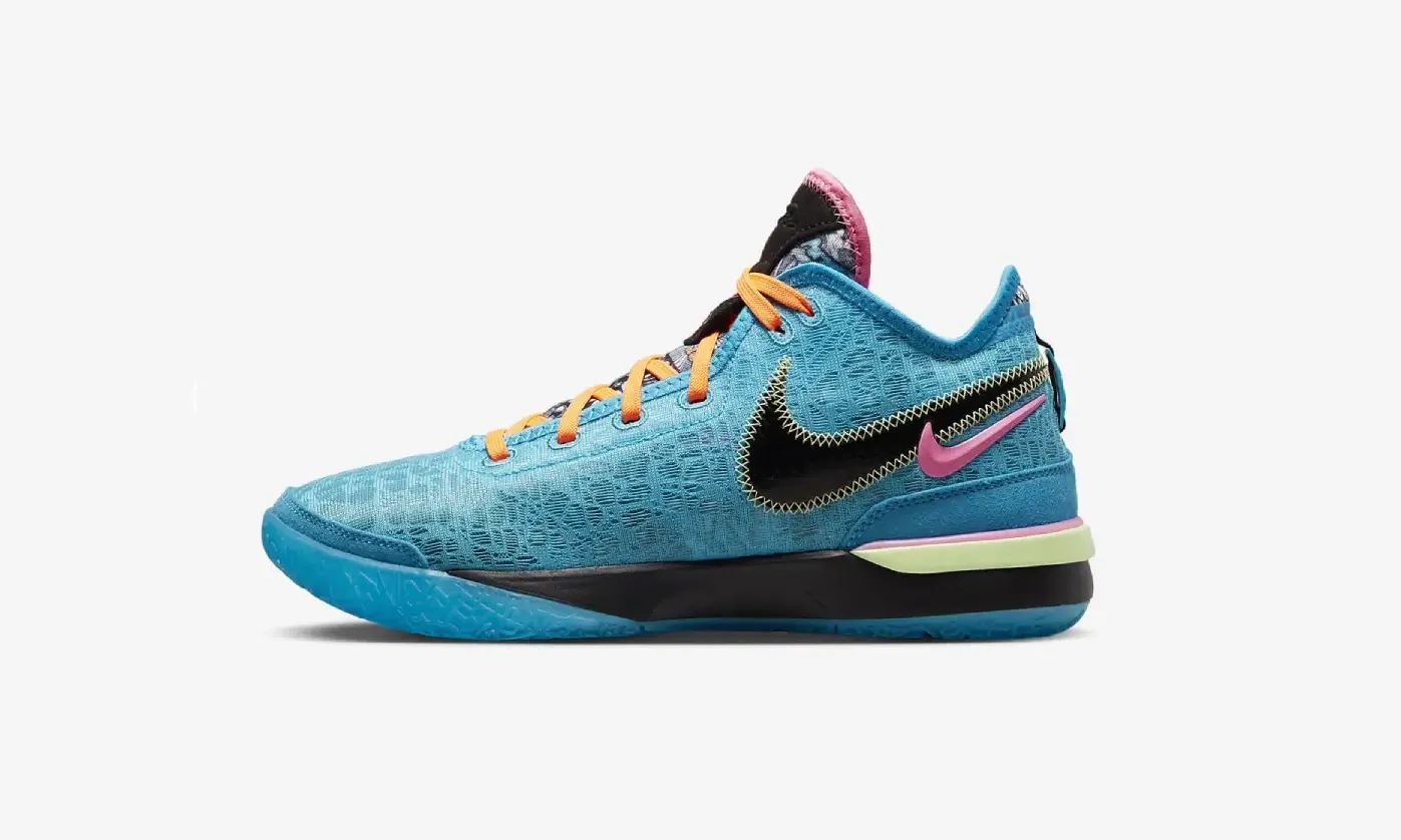 <p>Ladies, Ini Pilihan <em>Sneakers&nbsp;</em>Yang Cocok Untuk Kalian Dengan Kaki Besar</p>