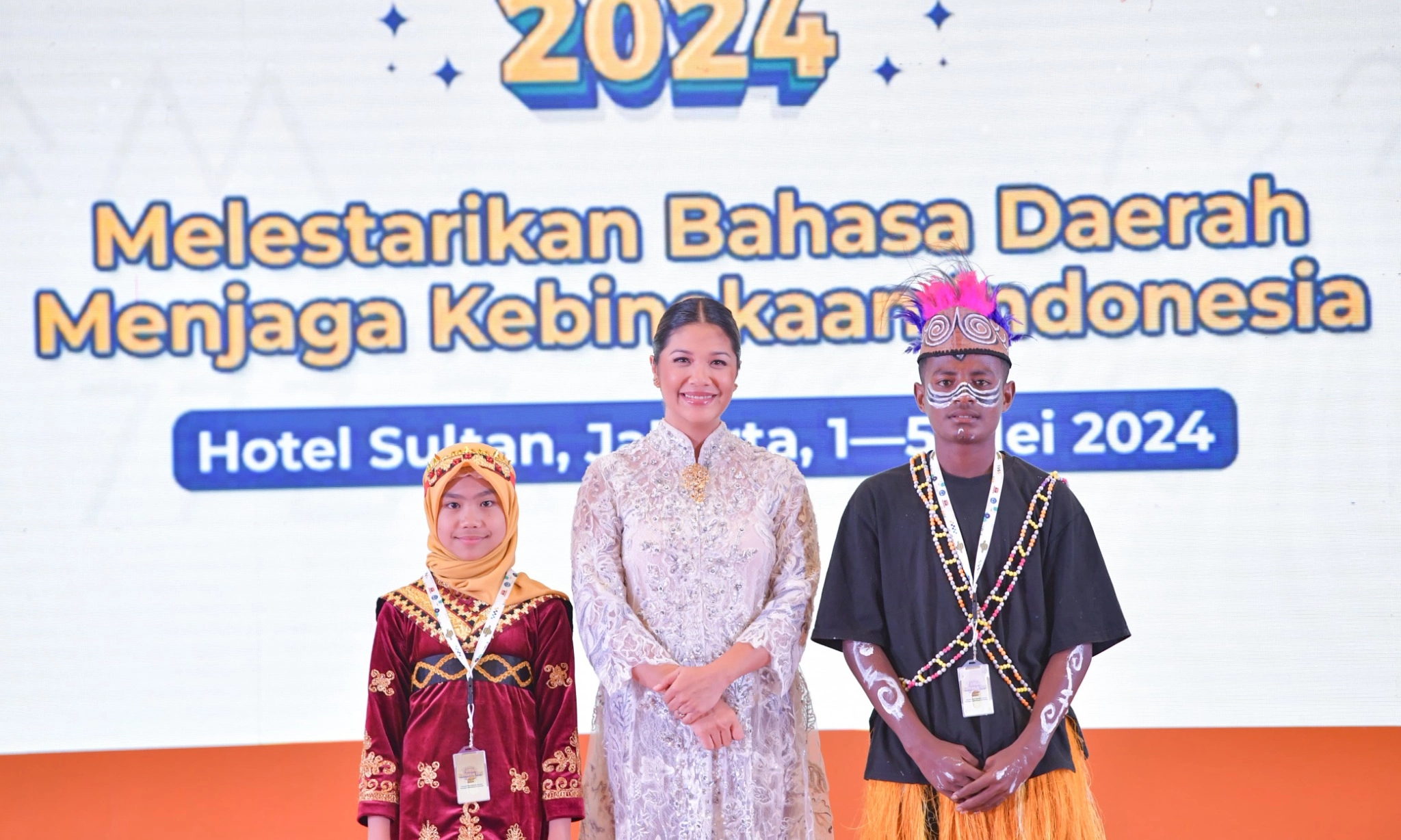 <p>Pelestarian Bahasa Daerah Dimulai Dari Rumah</p>