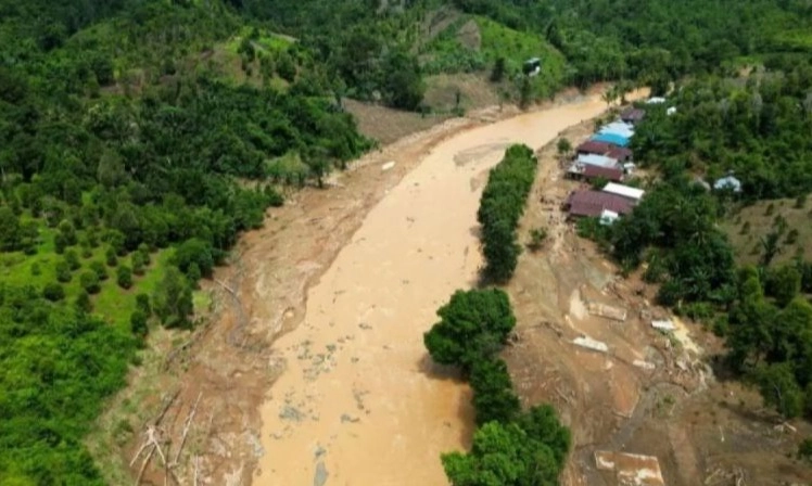 <p>BNPB Data 12 Desa Masih Terisolir Dampak Banjir Luwu&nbsp;</p>
