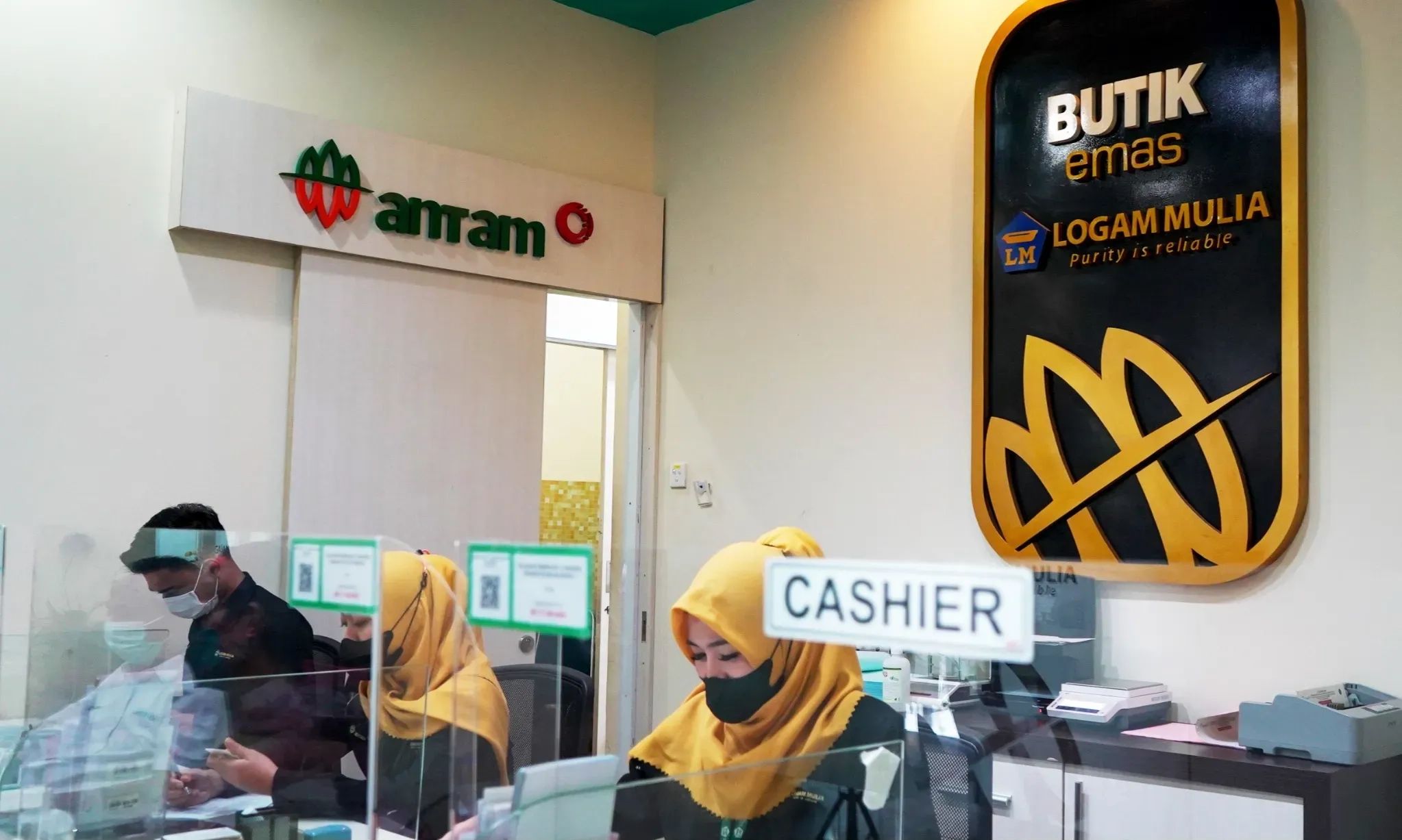 <p>Antam Bagikan 100% Laba Bersih Sebagai Dividen</p>