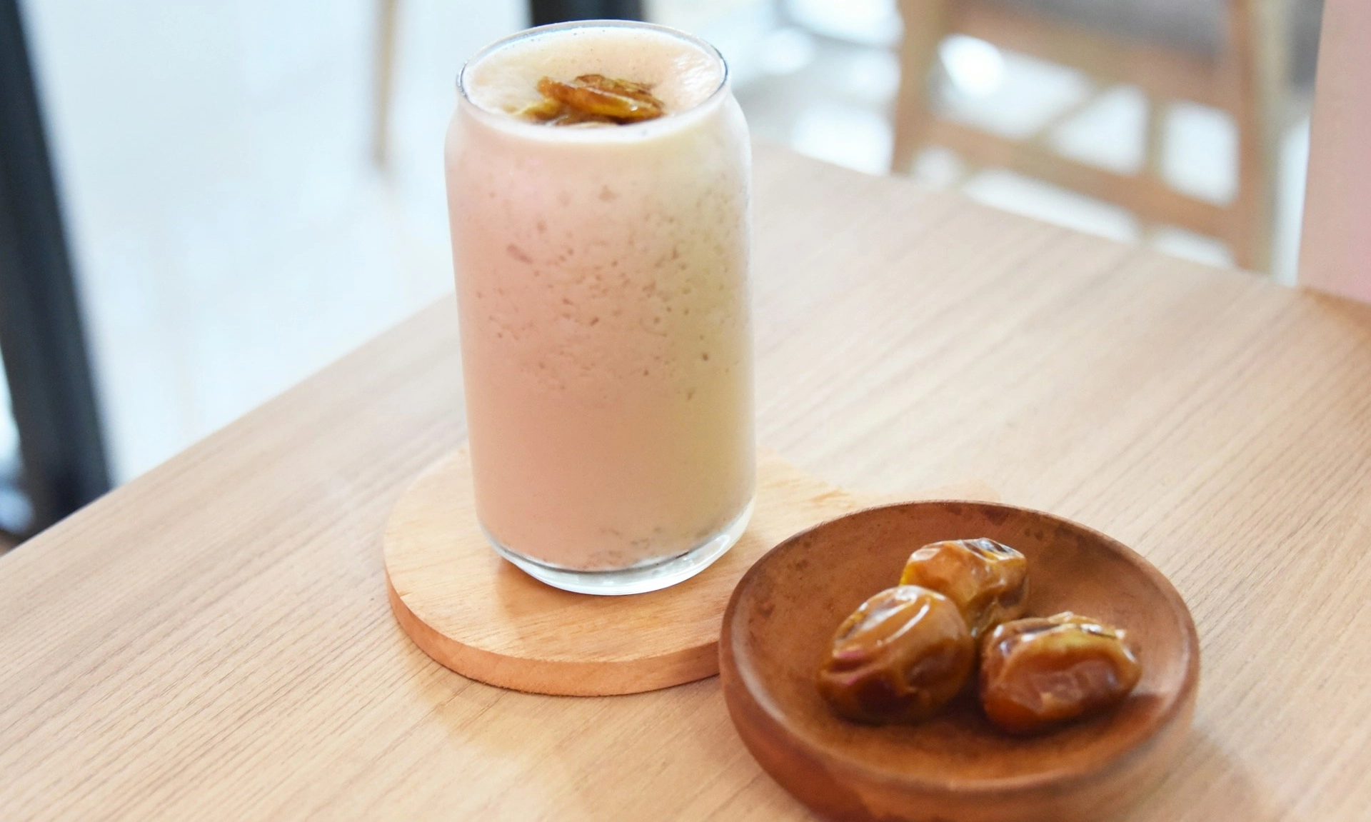 <p>Kopi Biji Kurma, Sensasi Kopi Tanpa Ancaman Candu Kafein</p>