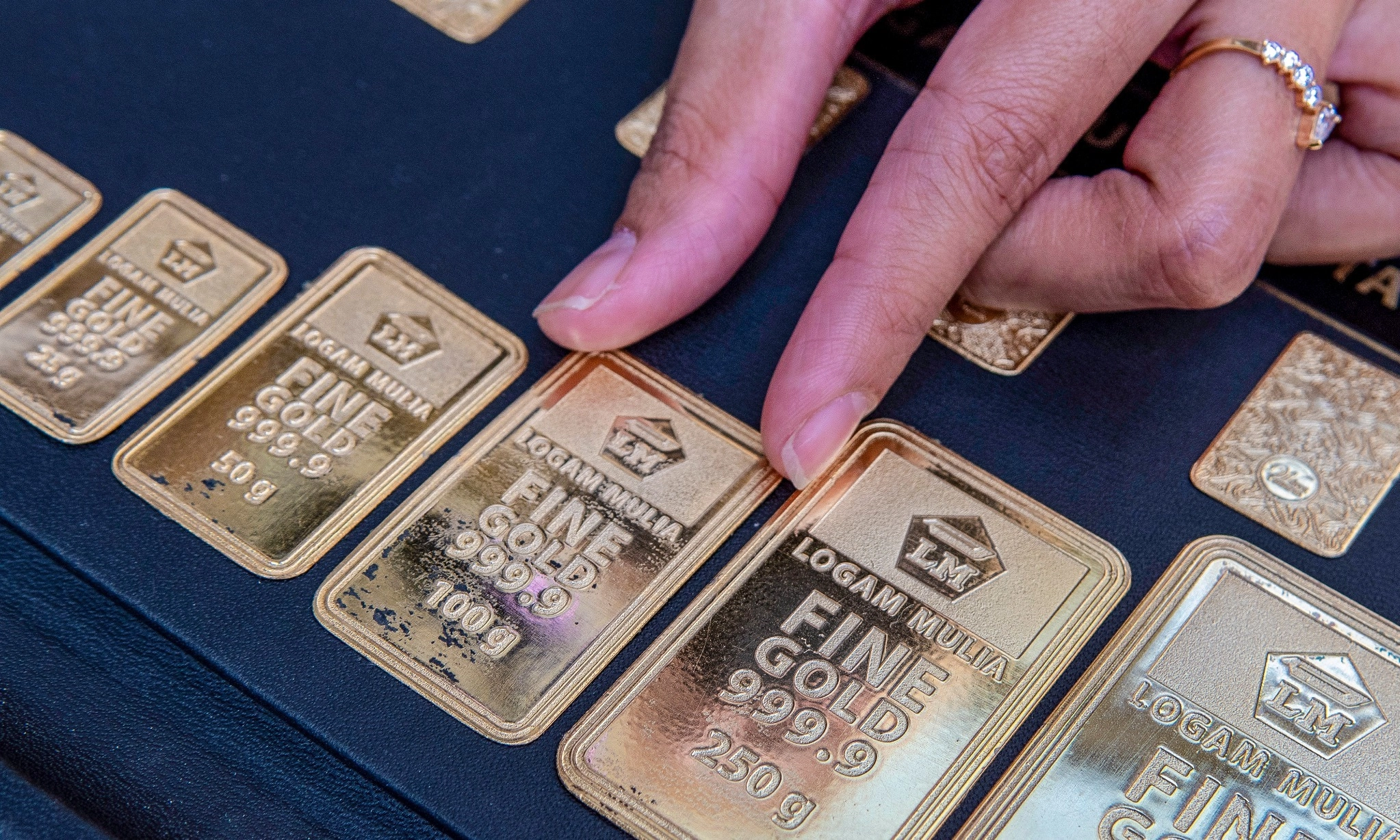 <p id="isPasted">Lanjut Naik, Harga Emas Antam Hari Ini Dibanderol Rp1.333.000 Per Gram</p>