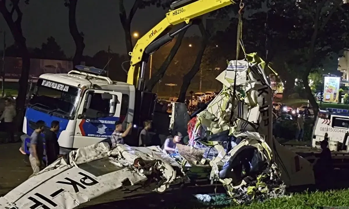 <p>KNKT Duga Pilot Ingin Lakukan Pendaratan Darurat Di Lapangan BSD</p>