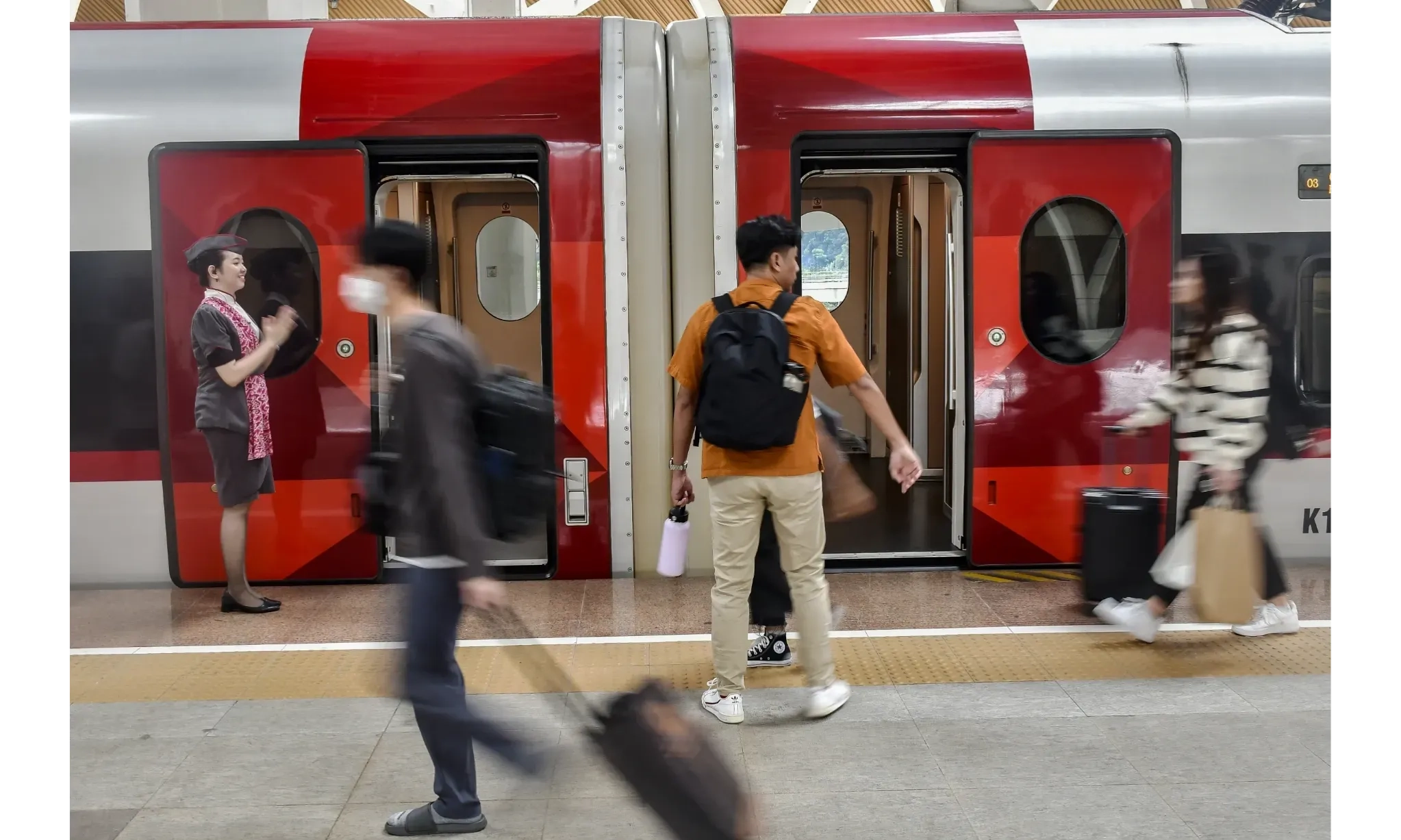 <p id="isPasted">KCIC: <em>Long Weekend</em> Waisak, Whoosh Tembus 20 Ribuan Penumpang Harian</p>