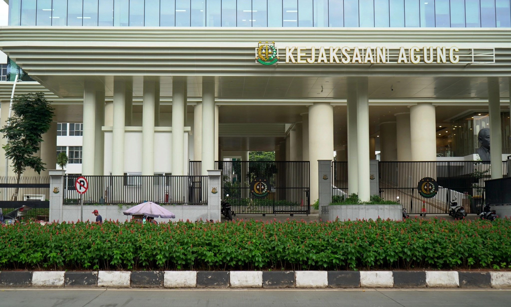 <p>Polisi Militer Jaga Pejabat dan Gedung Kejagung&nbsp;</p>