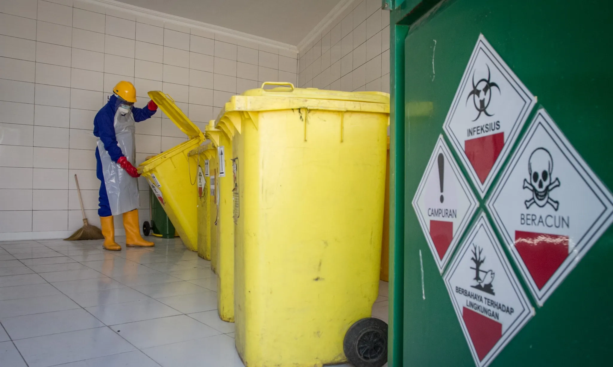 <p>KLHK Ingatkan Pengusaha Dan Pemda Susun Program Kedaruratan Limbah B3</p>