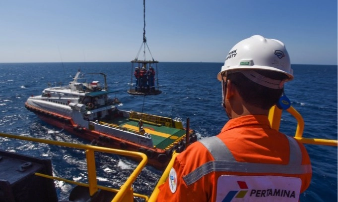 <p id="isPasted">Harga Minyak Mentah Menguat Didorong Serangan di Laut Merah</p>