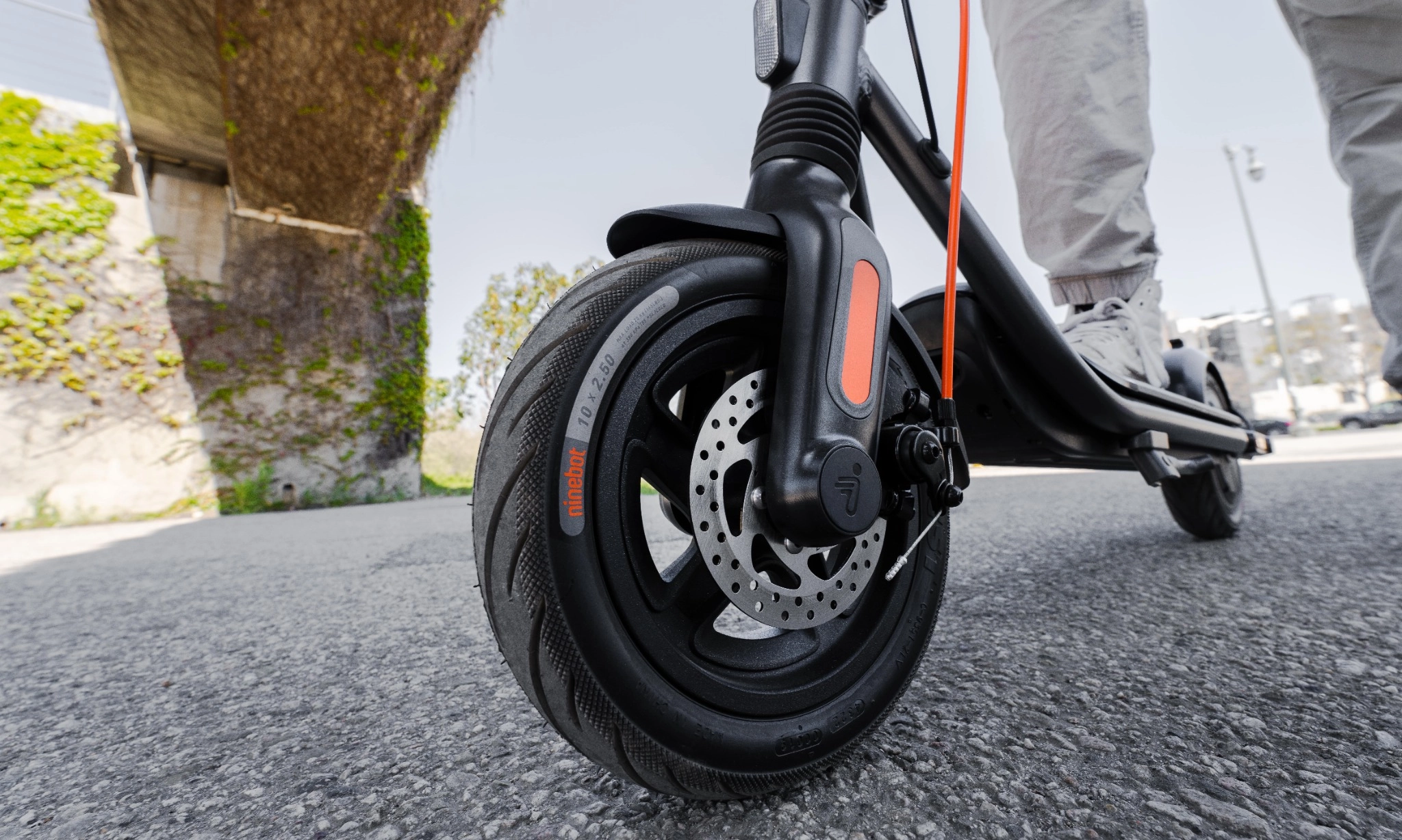 <p>KickScooter F2, Skuter Elektrik Baru Dari Segway-Ninebot</p>
