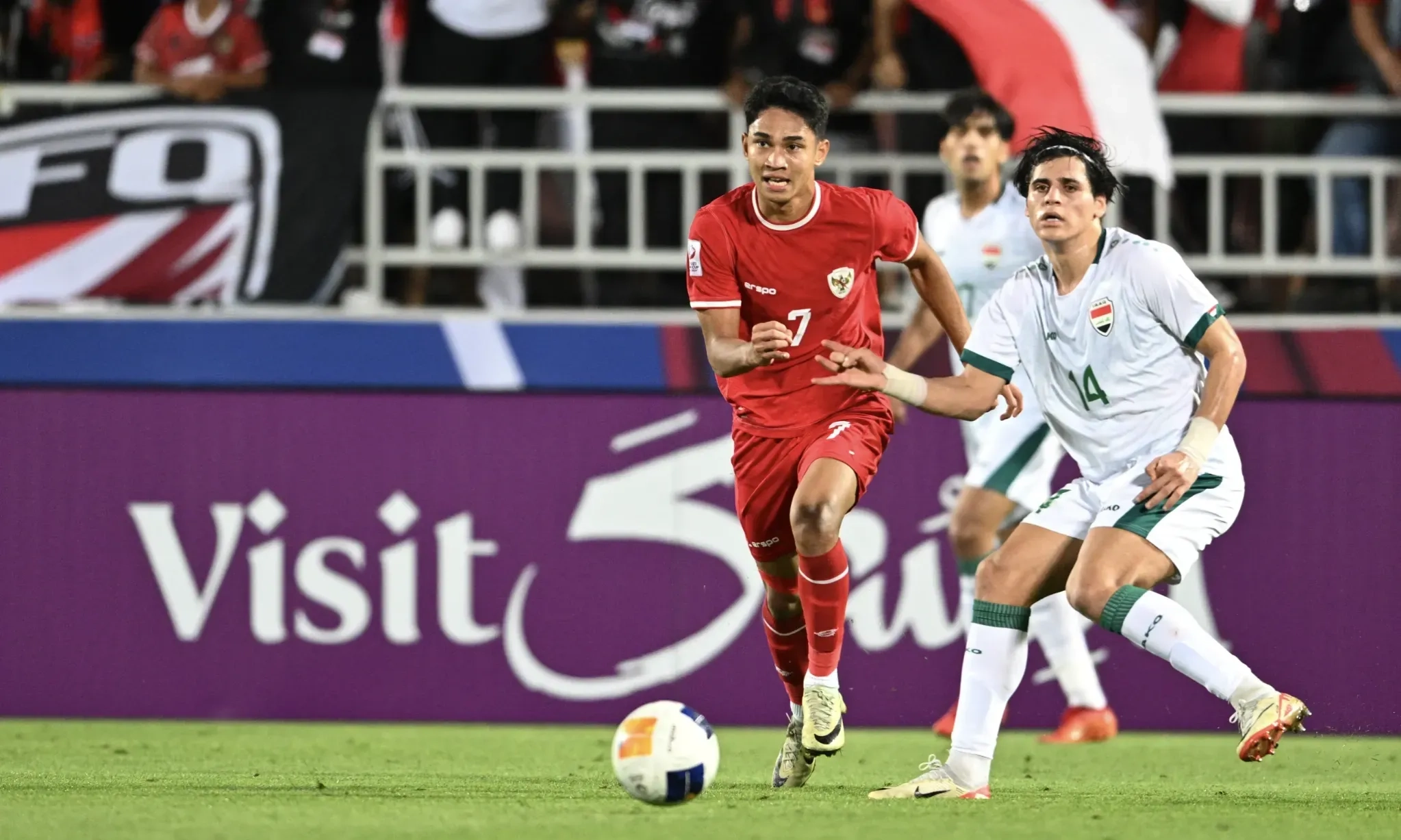 <p>Anggota DPR Harap Timnas Diisi 60% Pemain Non-Naturalisasi</p>