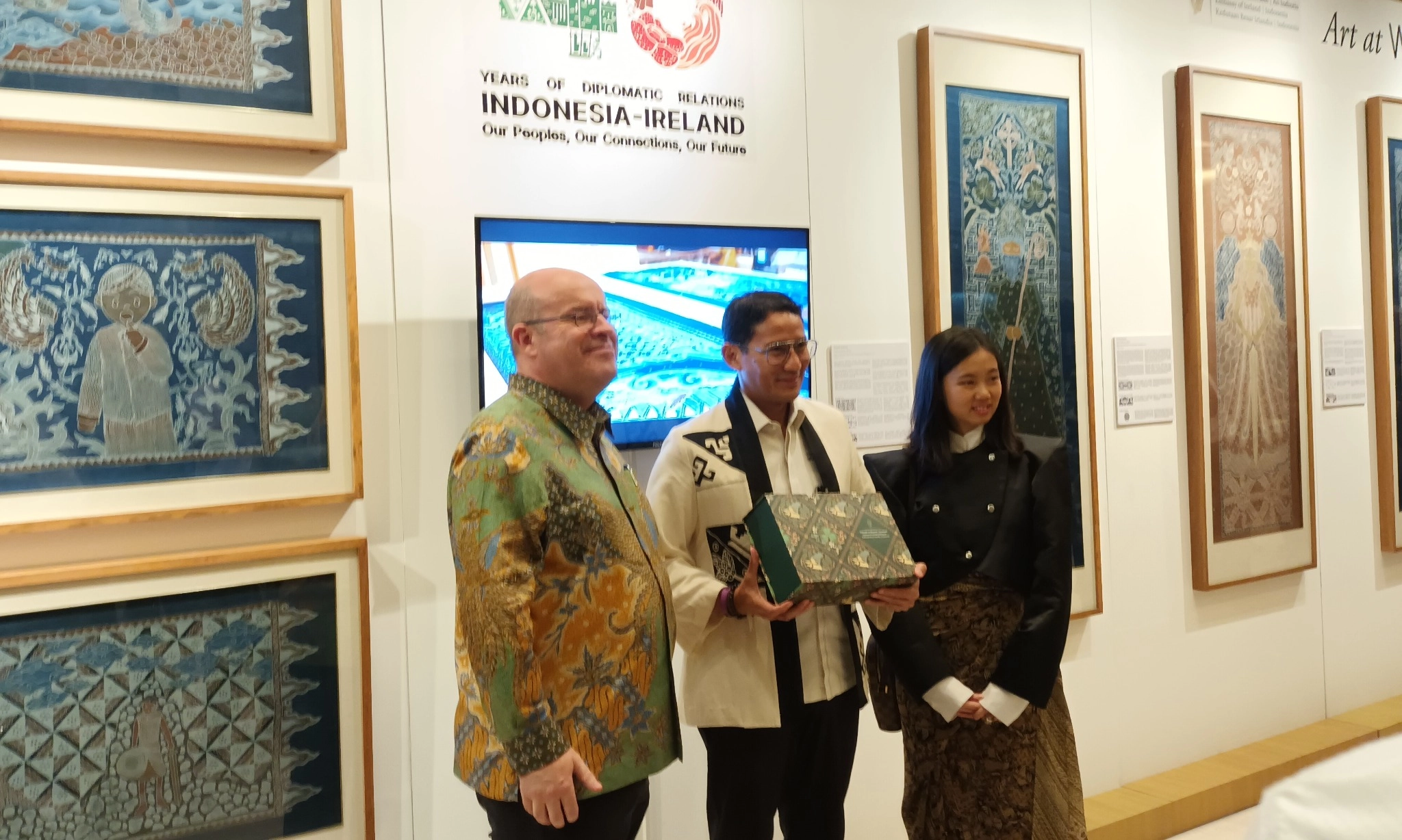 <p>Dialog Budaya Irandia-Indonesia, Rupa-rupa Batik Karya Vania Gracia</p>