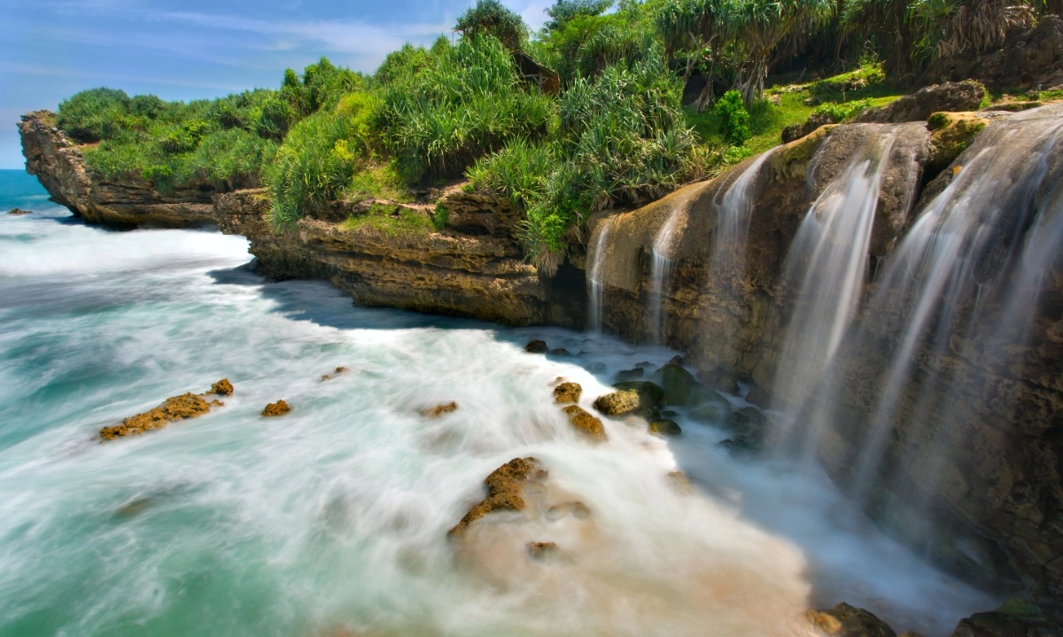<p>Pantai-Pantai Cantik Di Gunungkidul Yang Jarang Dikunjungi</p>