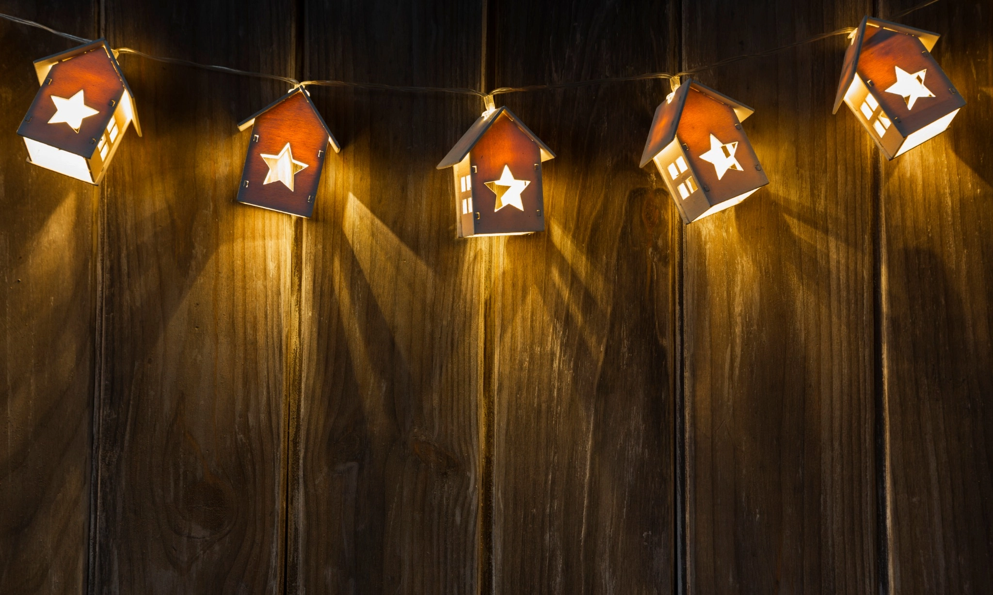 <p>Tips Manfaatkan Lampu Sebagai Media Melukis</p>